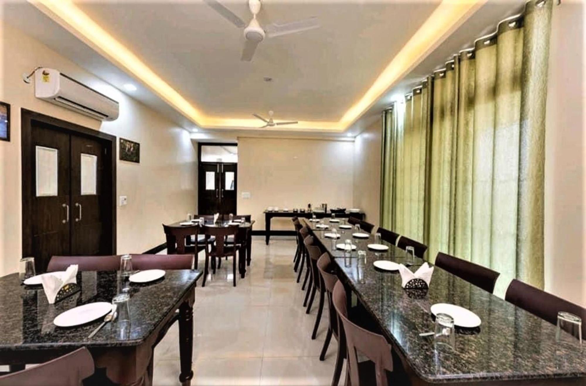 Hotel Ravi Residency Bharatpur Bagian luar foto