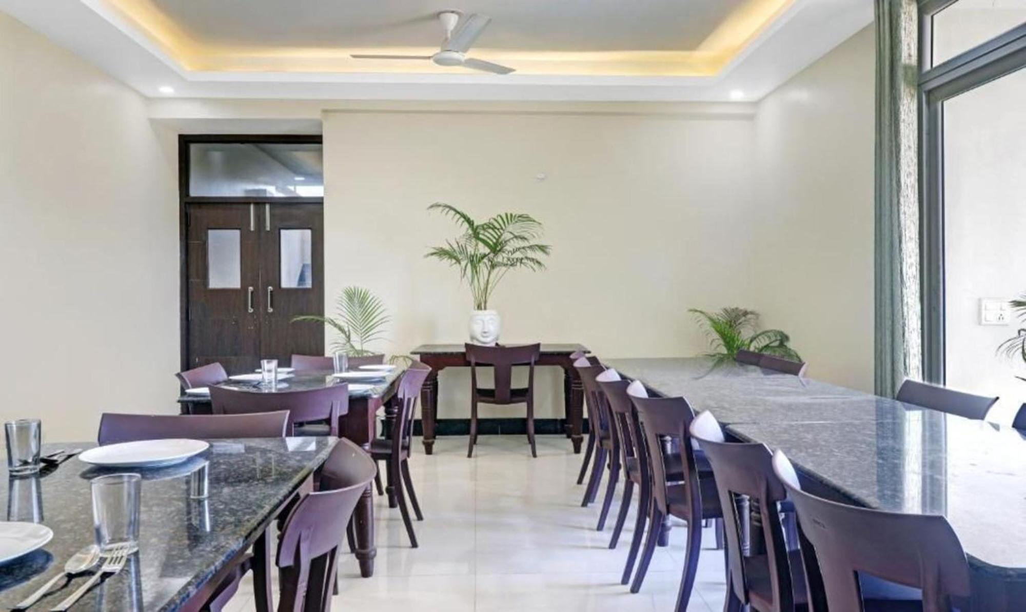 Hotel Ravi Residency Bharatpur Bagian luar foto