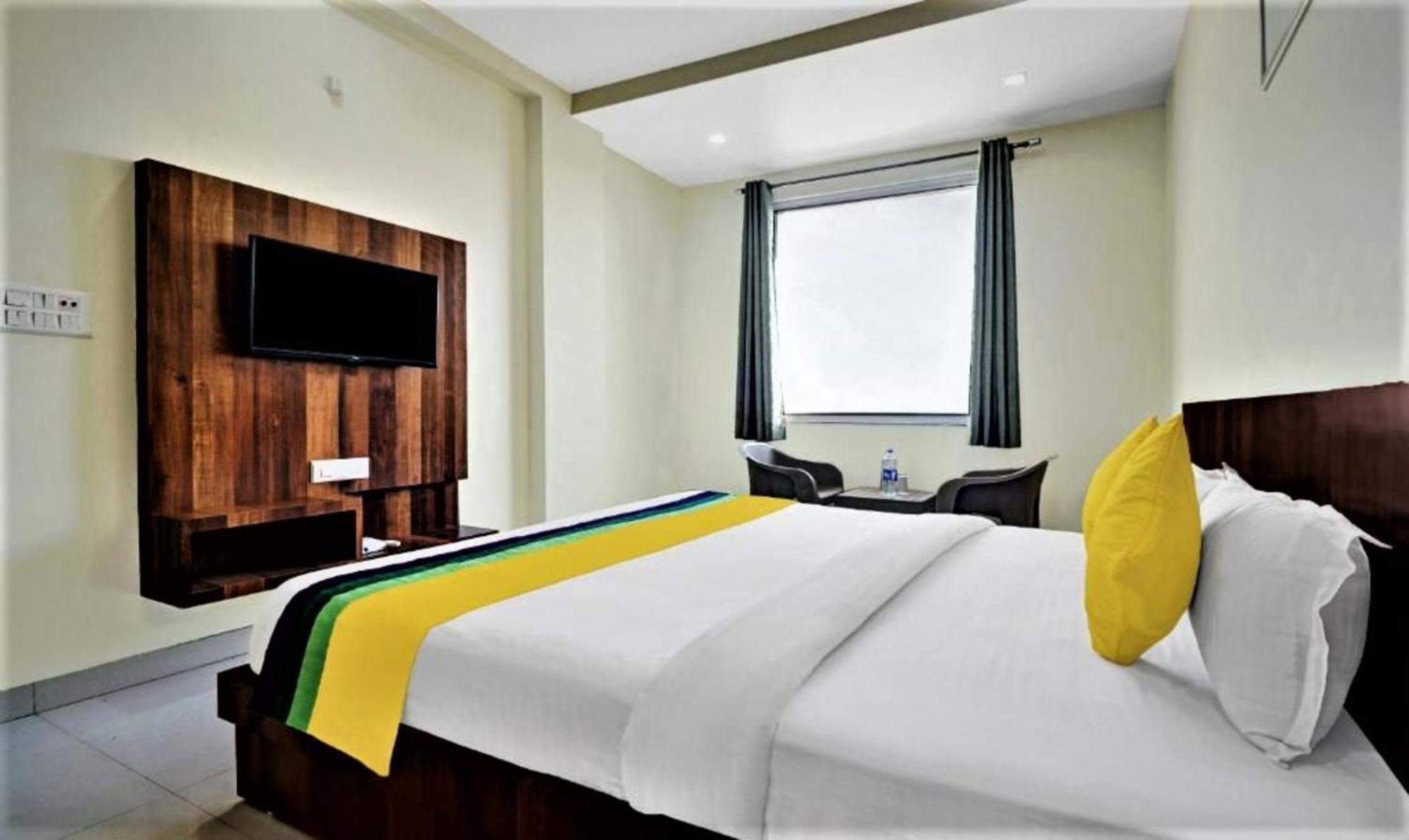 Hotel Ravi Residency Bharatpur Bagian luar foto