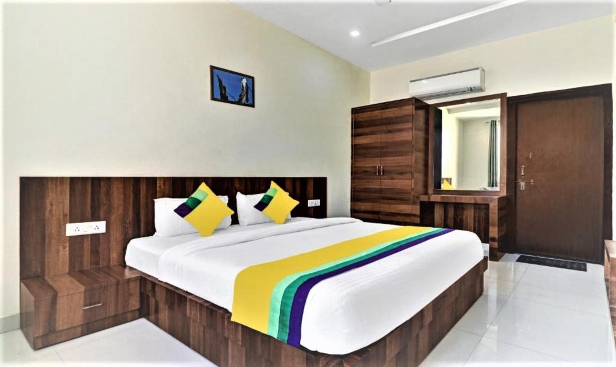 Hotel Ravi Residency Bharatpur Bagian luar foto