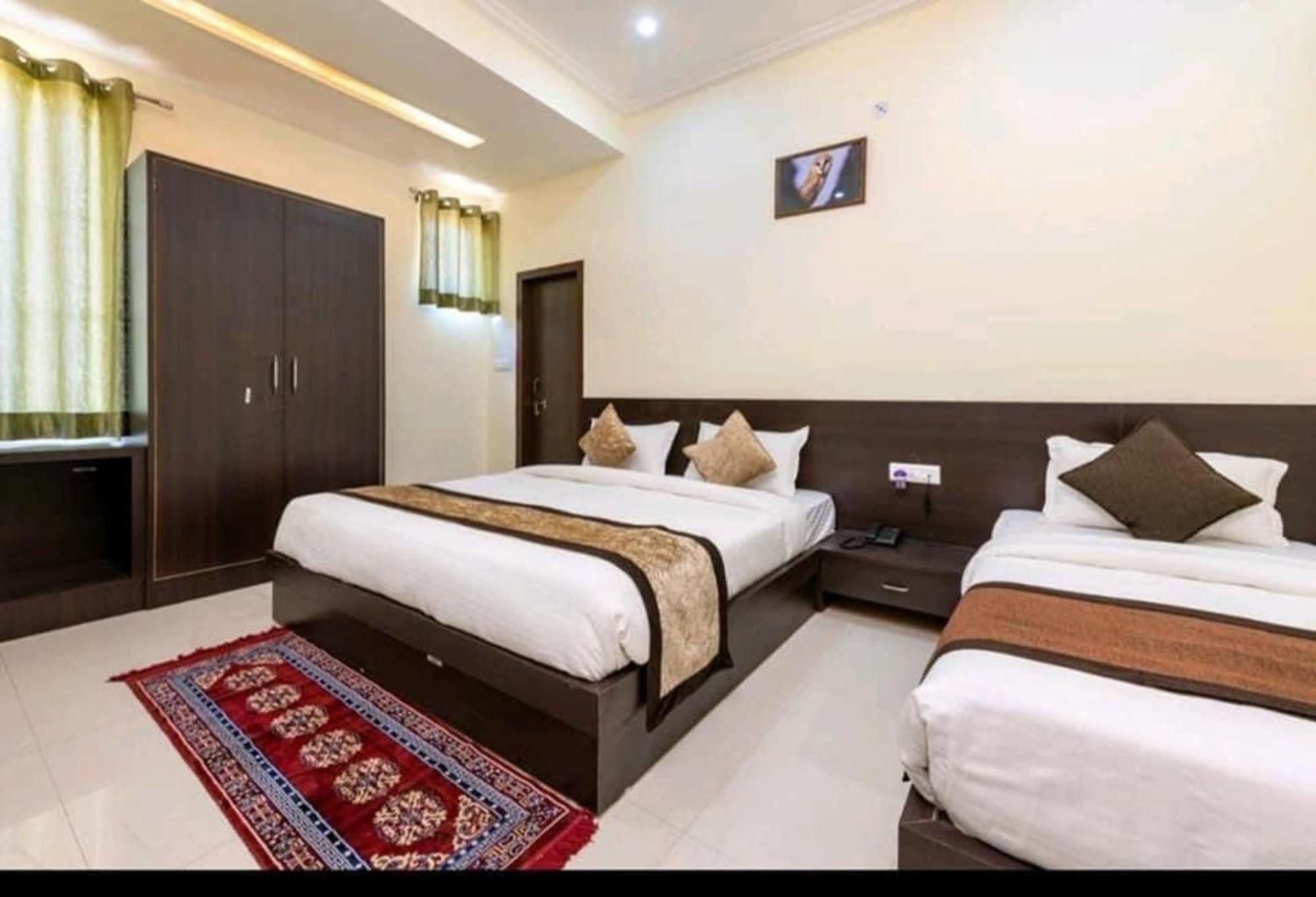Hotel Ravi Residency Bharatpur Bagian luar foto