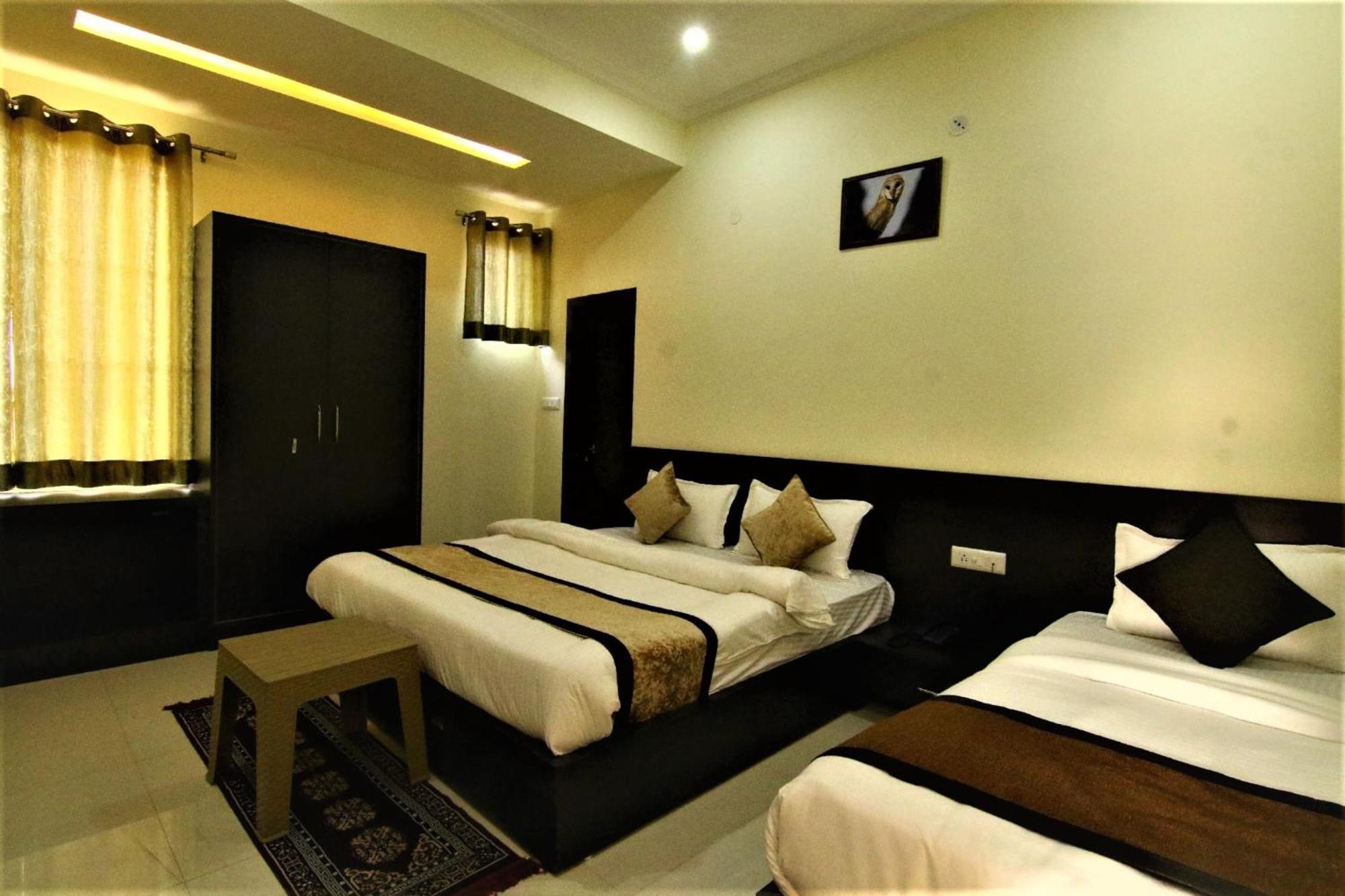Hotel Ravi Residency Bharatpur Bagian luar foto