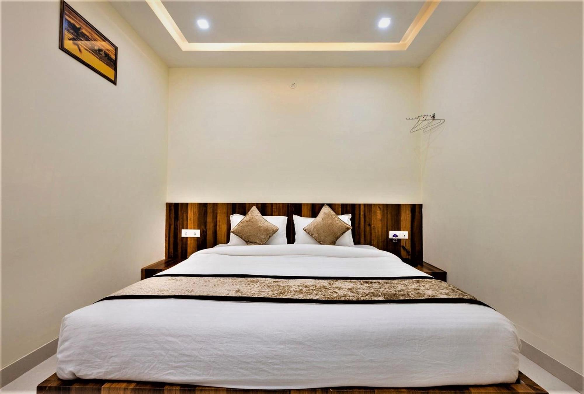 Hotel Ravi Residency Bharatpur Bagian luar foto